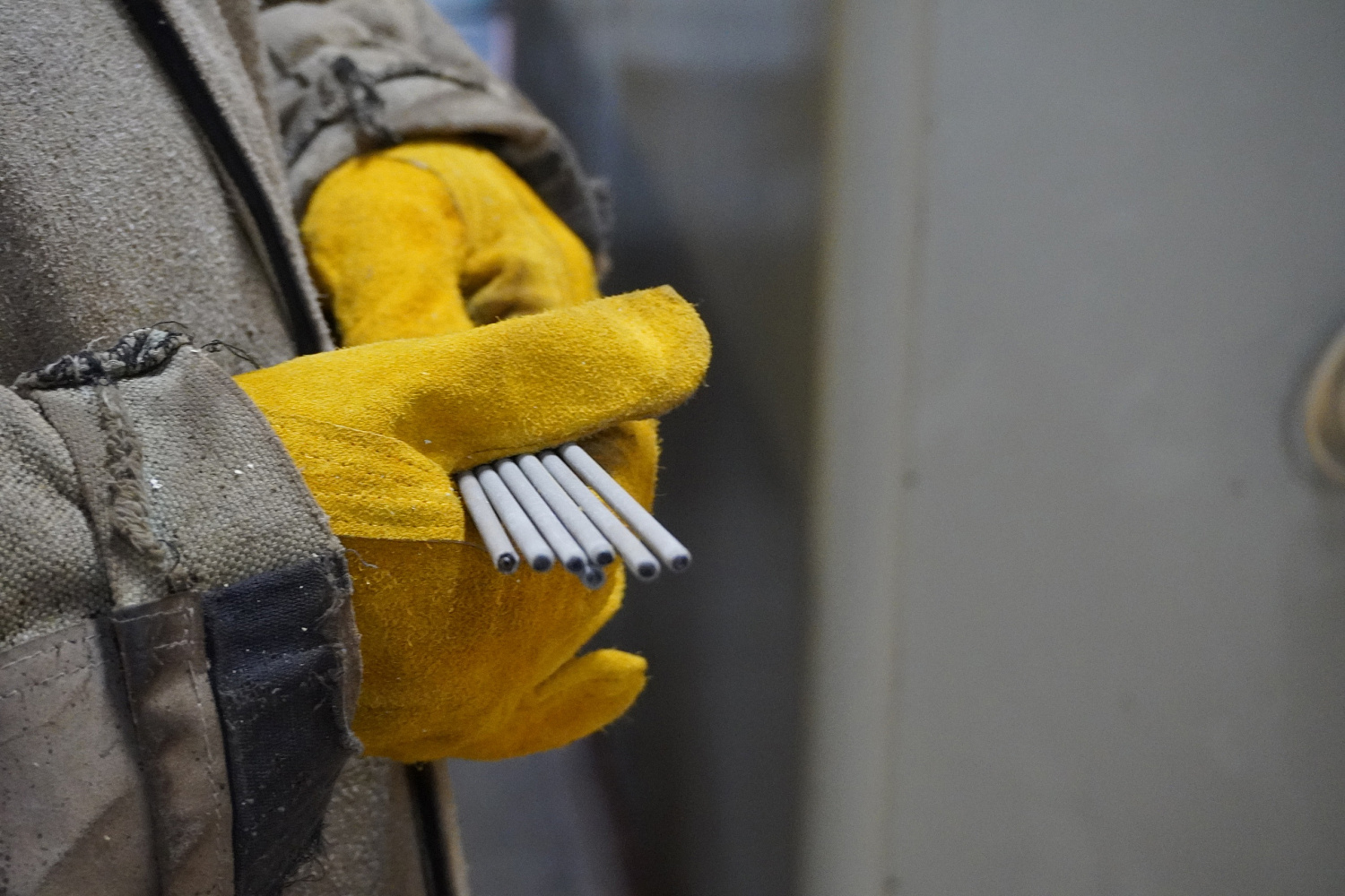Сварщик полуавтоматом / Сварщик дуговой сварки плавящимся электродом в защитном газе 